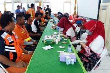 Istri Pimpinan BUMN bantu 250 petugas kebersihan