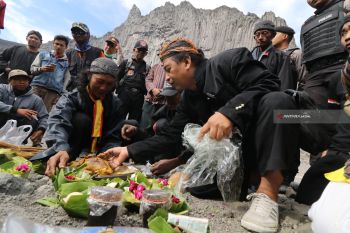 Larung Sesaji Gunung Kelud