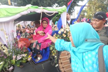 Warga Ponorogo Berebut "Apuah" Kirab Pusaka