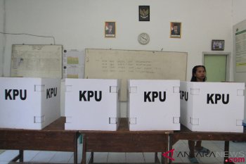 KPU Cirebon masih data kotak suara rusak