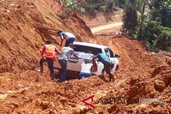 Bupati Yalimo:  jalan transPapua berdampak pada perekonomian masyarakat