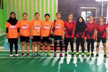 Tim bulu tangkis Putri Makassar rebut emas