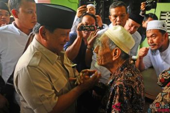 Prabowo Temui K.H. Maimoen Zubair
