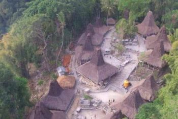 Artikel - Menyoal terbakarnya tiga kampung adat