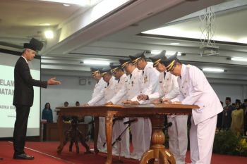 Ganjar minta kepala daerah gaji honorer sesuai UMK