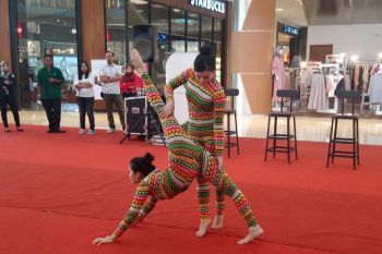 Oriental Circus unjuk kebolehan di Solo Baru
