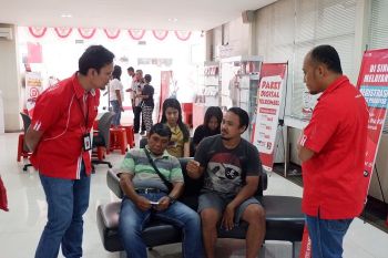 Pimpinan Telkomsel Papua-Maluku turun lapangan menyapa dan melayani konsumen