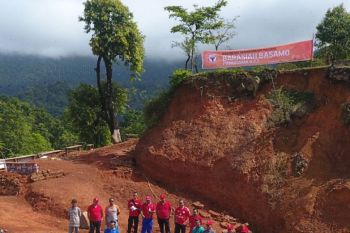 Semen Padang bersihkan kawasan Panorama II Sitinjau Laut
