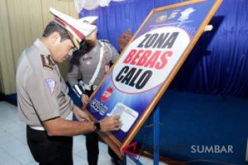 Masyarakat di lima daerah sudah bisa bayar pajak kendaraan di Samsat nagari