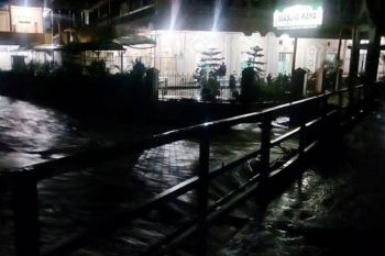 Banjir bandang hantam Muaro Panas, satu warga meninggal (video)