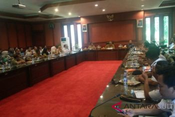 BPS terbitkan buku "Menuju Sultra Emas"