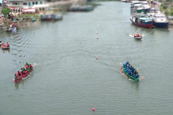 Puluhan warga  bantaran sungai Batang Arau ikuti lomba perahu tradisional