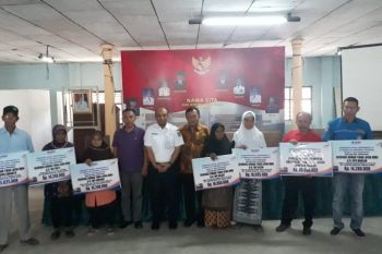 PT. KAI salurkan CSR untuk bedah rumah-alat olahraga