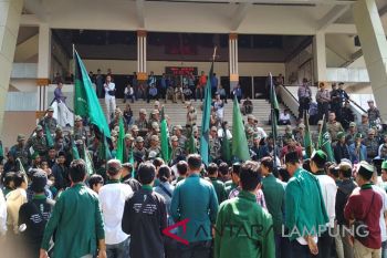 HMI Lampung demo kebijakan impor beras
