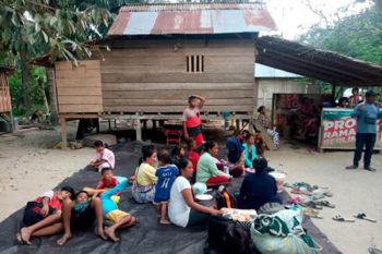 Warga Mamuju mengungsi ke tempat  tinggi