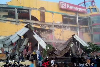 Selebritis peduli, sampaikan doa untuk korban gempa di Palu dan Donggala