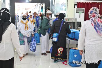 Kloter terakhir jamaah haji Jateng tiba di Adi Soemarmo