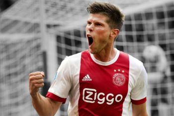 Penyerang gaek Huntelaar masih tajam, cetak dua gol