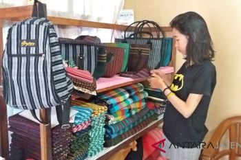 Syal lurik Gendong Kayu diminati hingga mancanegara