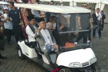 Jokowi kenakan pakaian adat Bali saat kampanye damai
