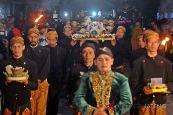 Ribuan warga Lereng Merapi gelar tradisi Sedekah Gunung