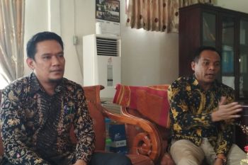 Parpol diminta ingatkan caleg copot alat peraga kampanye