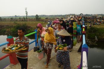 Petani di Jepara gelar kirab seribu ingkung