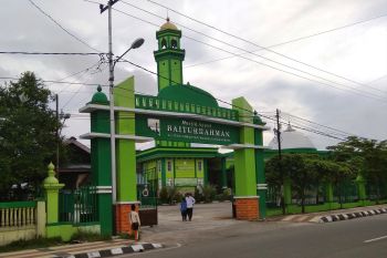 Pengurus Masjid Agung Biak pasang delapan kamera CCTV