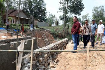 Pemkab Lampung Selatan perbaiki jembatan sinar rezeki