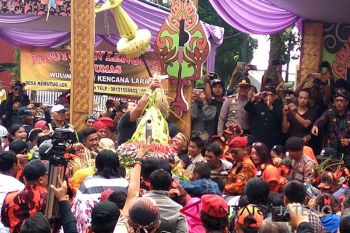 Pergelaran "Grebeg Sura Baturraden" tarik ribuan wisatawan