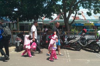 Lintasi Dua Negara Untuk Bersekolah