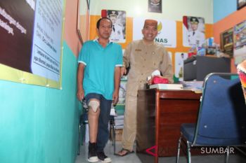 Baznas Pasaman bantu penyandang cacat kaki palsu