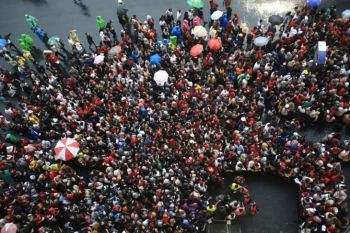 Di bawah guyuran hujan, penutupan Asian Games 2018 dimulai