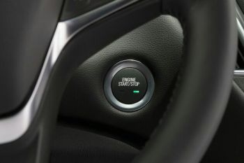 Bayi terperangkap dalam mobil bersistem keyless entry