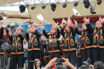 Buka Pesta Budaya Irau, Gubernur Minta Warga Jaga Kebersamaan