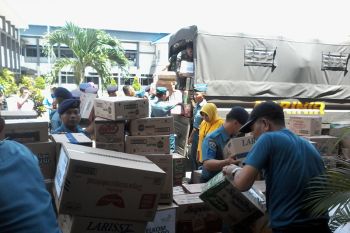 Lantamal Manado kirimkan bantuan korban bencana Palu