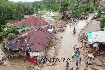 Banjir bandang di Tapanuli, dua orang tewas terseret banjir