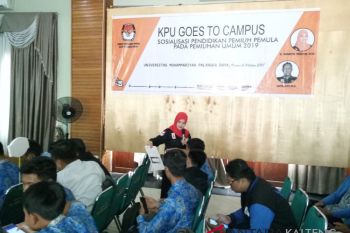 KPU sosialisasikan pemilu pada ratusan pemilih pemula
