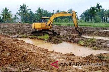 Belum genap setahun, cetak kolam ikan baru di Agam melebih target
