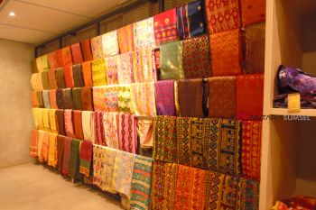 Anne Avantie perkenalkan  songket Sumsel