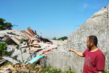 Jaringan listrik di Pasangkayu Sulbar masih terputus
