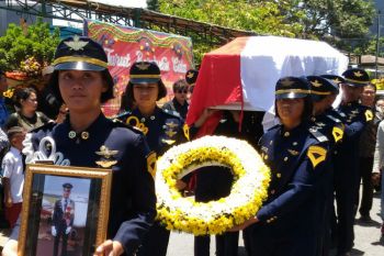 Jenazah pemandu ATC Anthonius dikebumikan