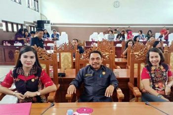 Legislator ajak masyarakat bangga dan mencintai batik