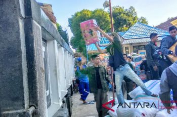 86 truk bantuan Makassar disalurkan ke Sulteng