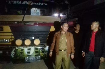 Kendari berangkatkan lima truk logistik ke Palu