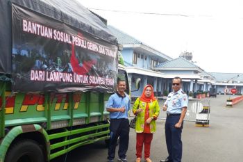 Bantuan Lamtim untuk Palu dan Donggala diserahkan