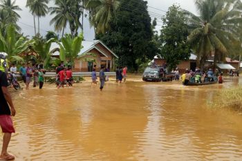 Banjir Batang Saman mulai surut, akses transportasi berangsur lancar