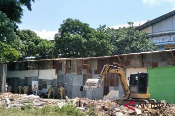 Melanggar aturan, belasan lapak PKL Cilinaya dibongkar