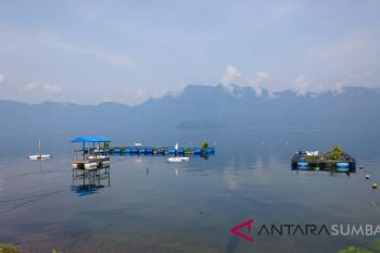 Pemusatan latihan atlet dayung Agam di Danau Maninjau