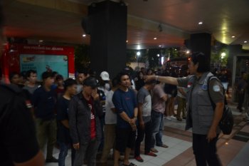 Tersangka pembakar randis Polri jadi 11 orang